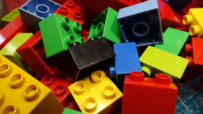 lego-blocks-54e4d04b4f_1280