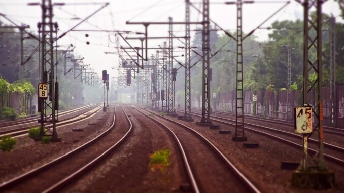railway-tracks-55e4d0464b_1280