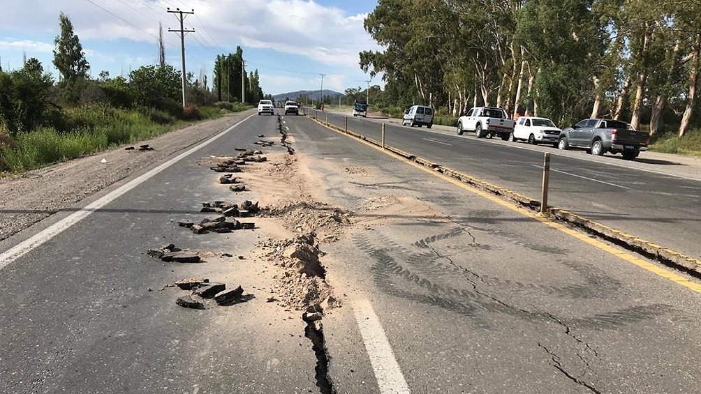 Tras el sismo, cierran un tramo de la Ruta 40 por grietas de 3 metros ...