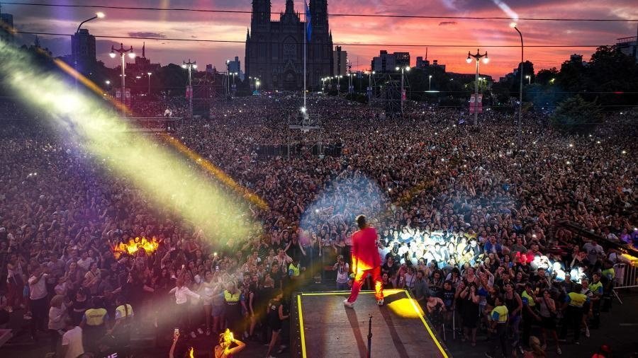 Más de 250 mil personas participaron del festival por los 140 años de ...