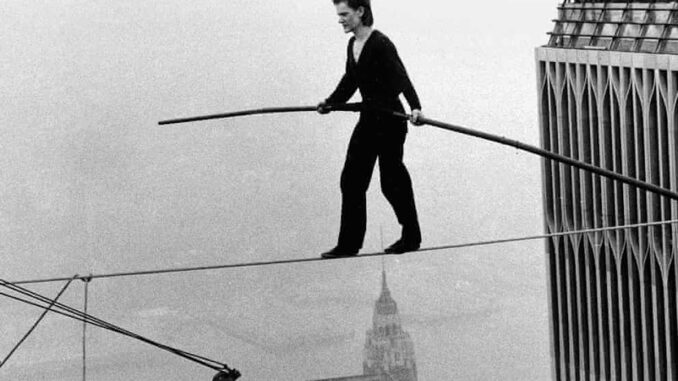 Philippe-Petit-cruzando-las-Torres-Gemelas-